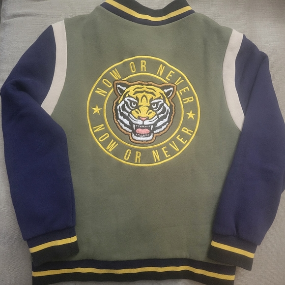 Child's Jacket - size 12-14 - Picture 6 of 6